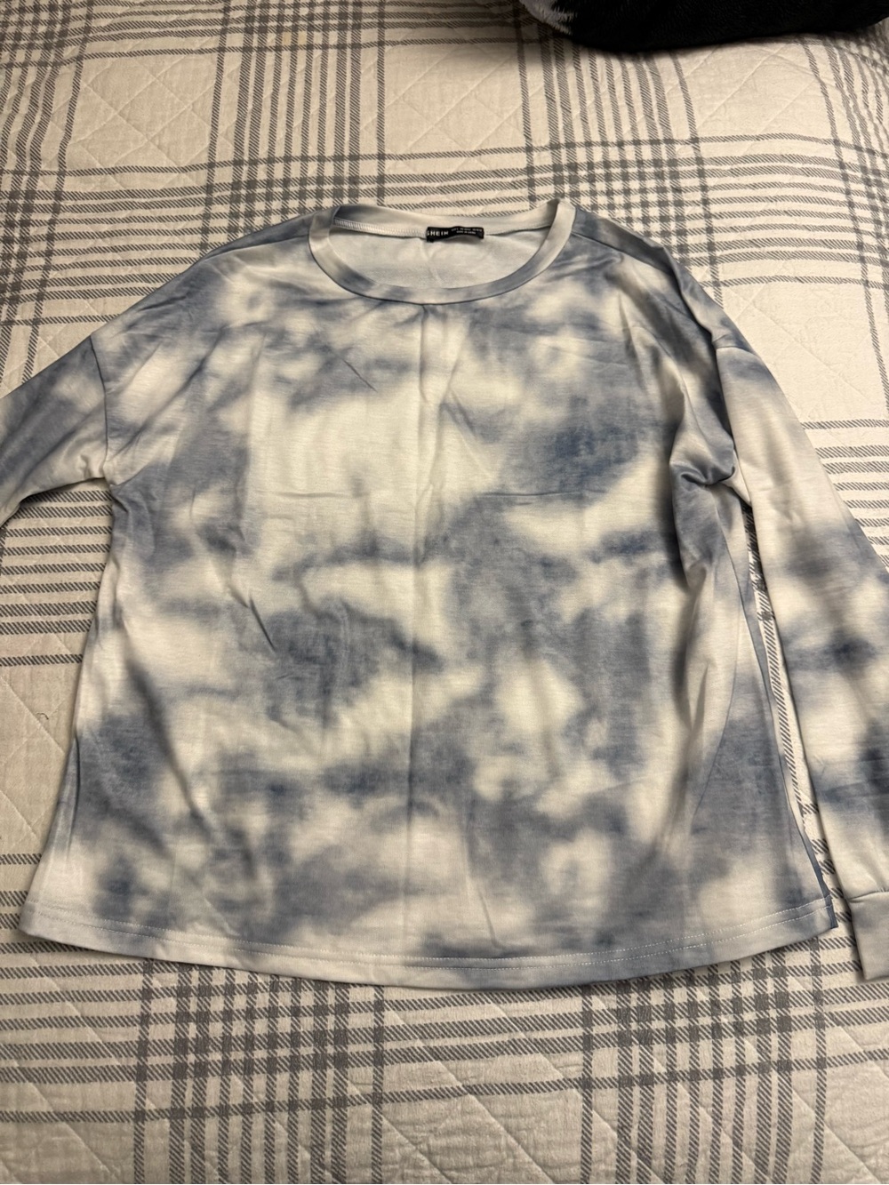 SHEIN Men's White and Blue Tie-Dye Long Sleeve Tee